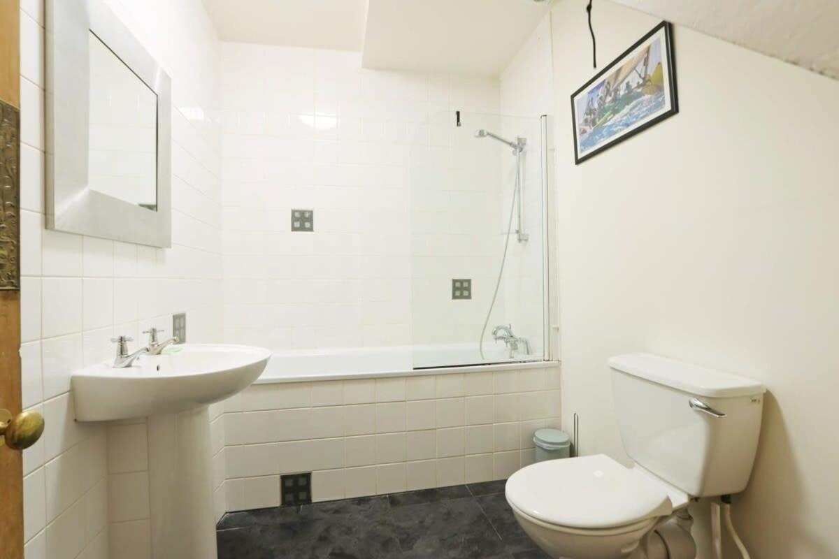 Unique & Homely Suite With Own Access Бристоль Экстерьер фото