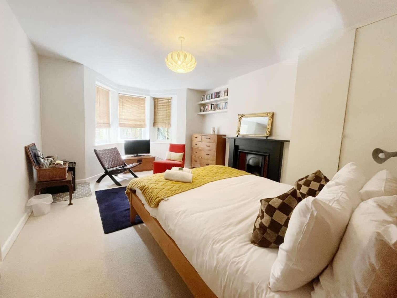 Unique & Homely Suite With Own Access Бристоль Экстерьер фото